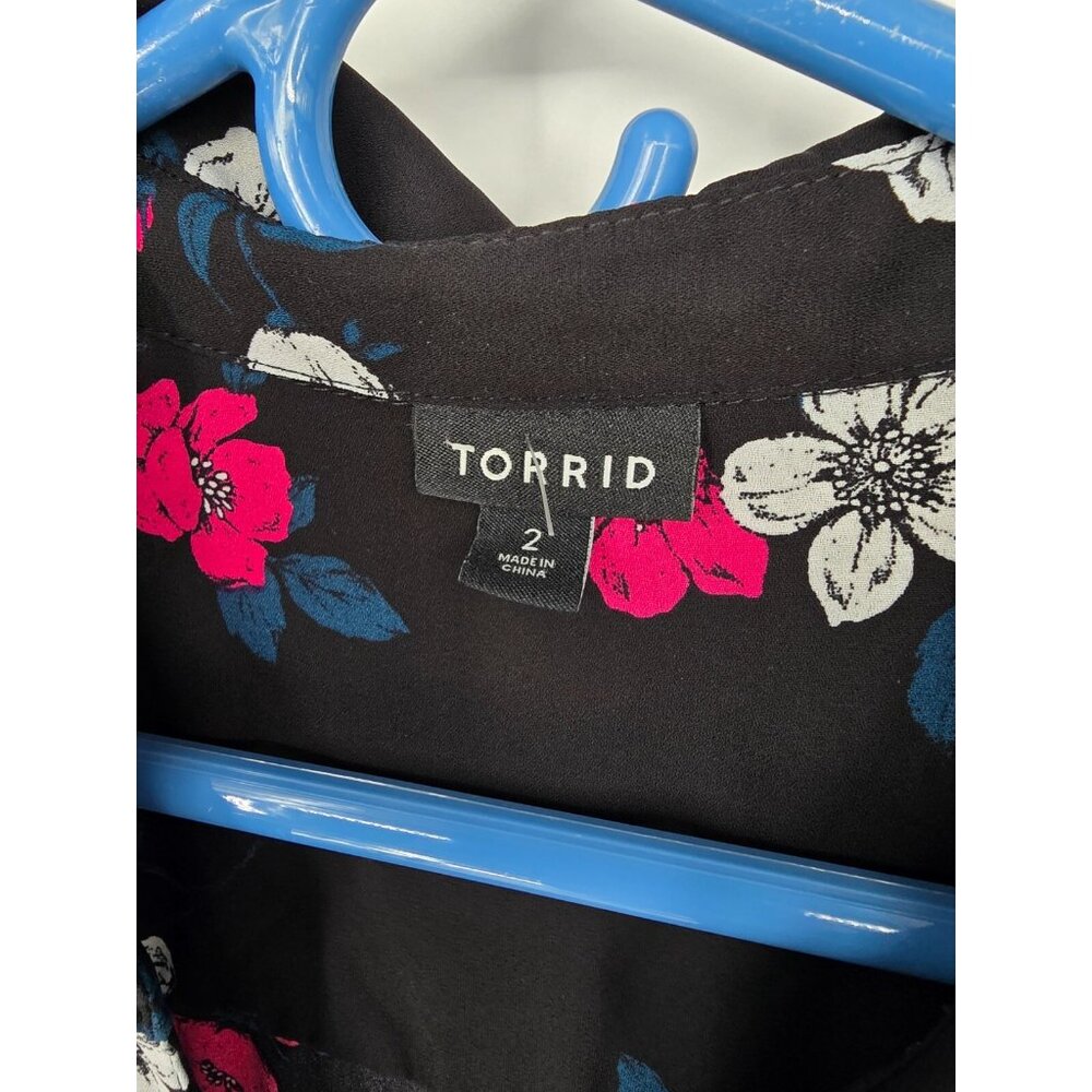 Torrid Size 2 Womens Top Black Floral Button Up Roll Tab Sleeve Blouse - Picture 3 of 5